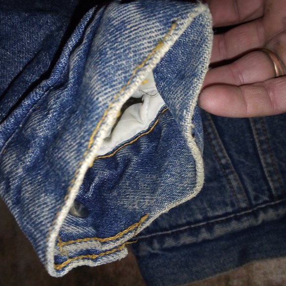 Vintage Levi's Blue Denim Jacket with Sherpa Lining - Picture 5 of 10